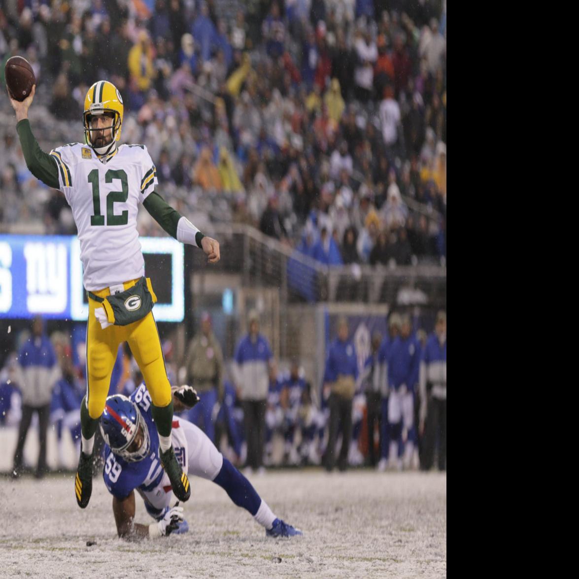 Photos: Packers and Giants face off in the snow