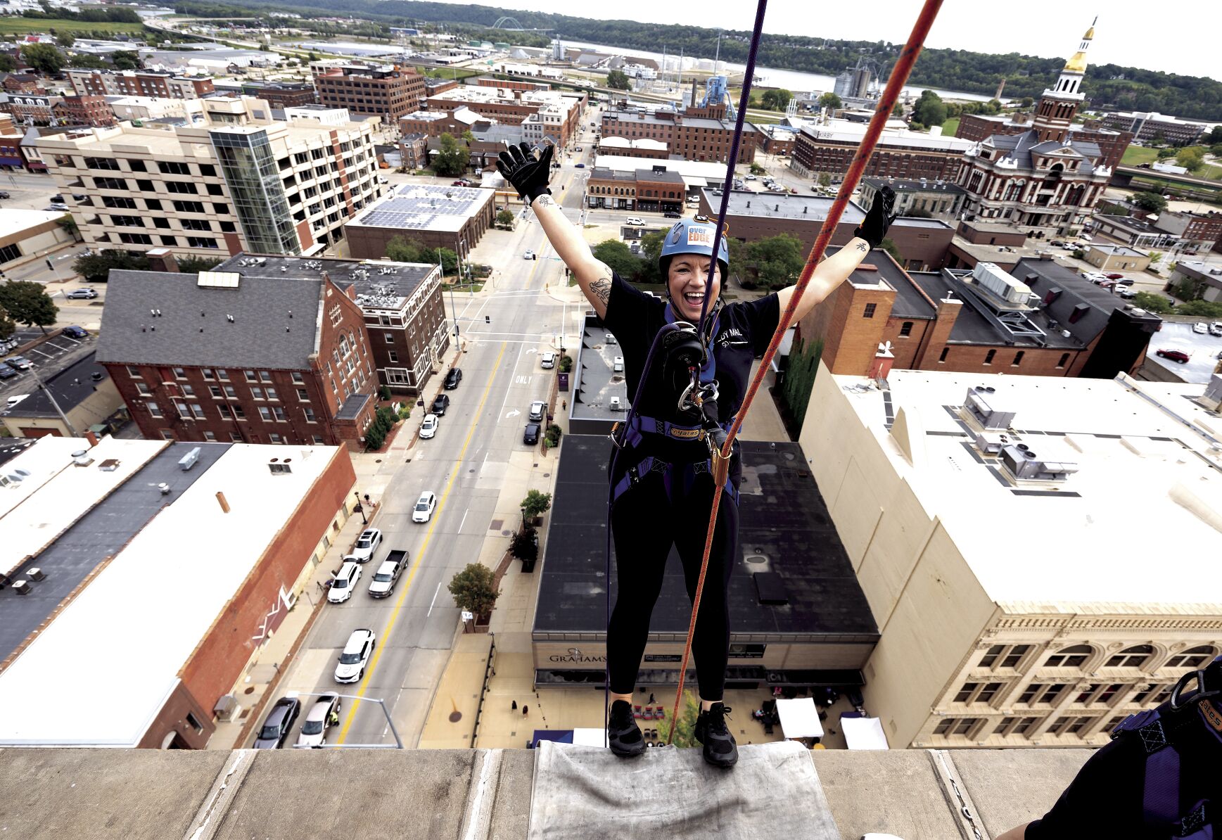 Dubuque Fundraiser Sends Participants 'Over The Edge' | Tri-state News ...