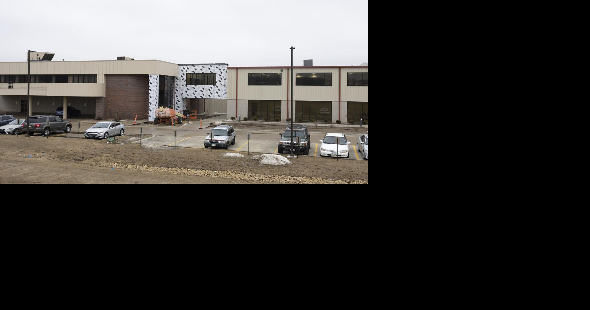 Total construction value of projects in Dubuque falls in 2022, though
