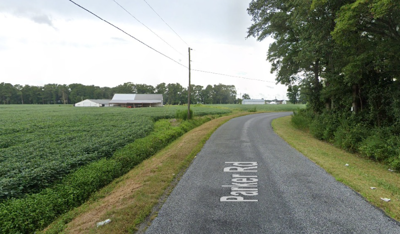 La carretera estuvo cerrada durante aproximadamente tres horas, mientras los investigadores examinaban la escena y despejaban la carretera. Foto cortesía de la Policía Estatal de Delaware.