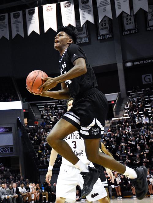 Alize Johnson Scores A Layup For The Bears Men S Basketball