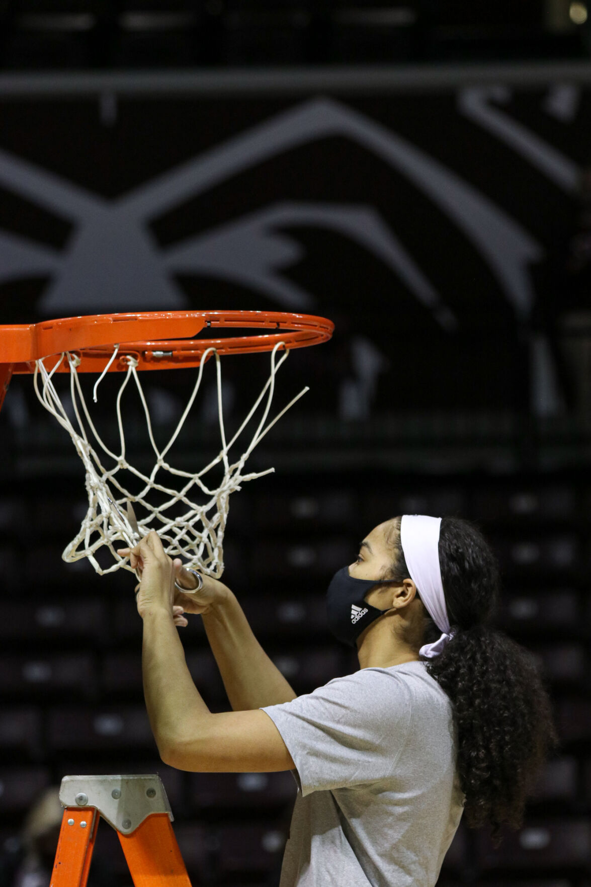 02.27.21 LadyBearsvLoyola Abi Jackson cuts basket