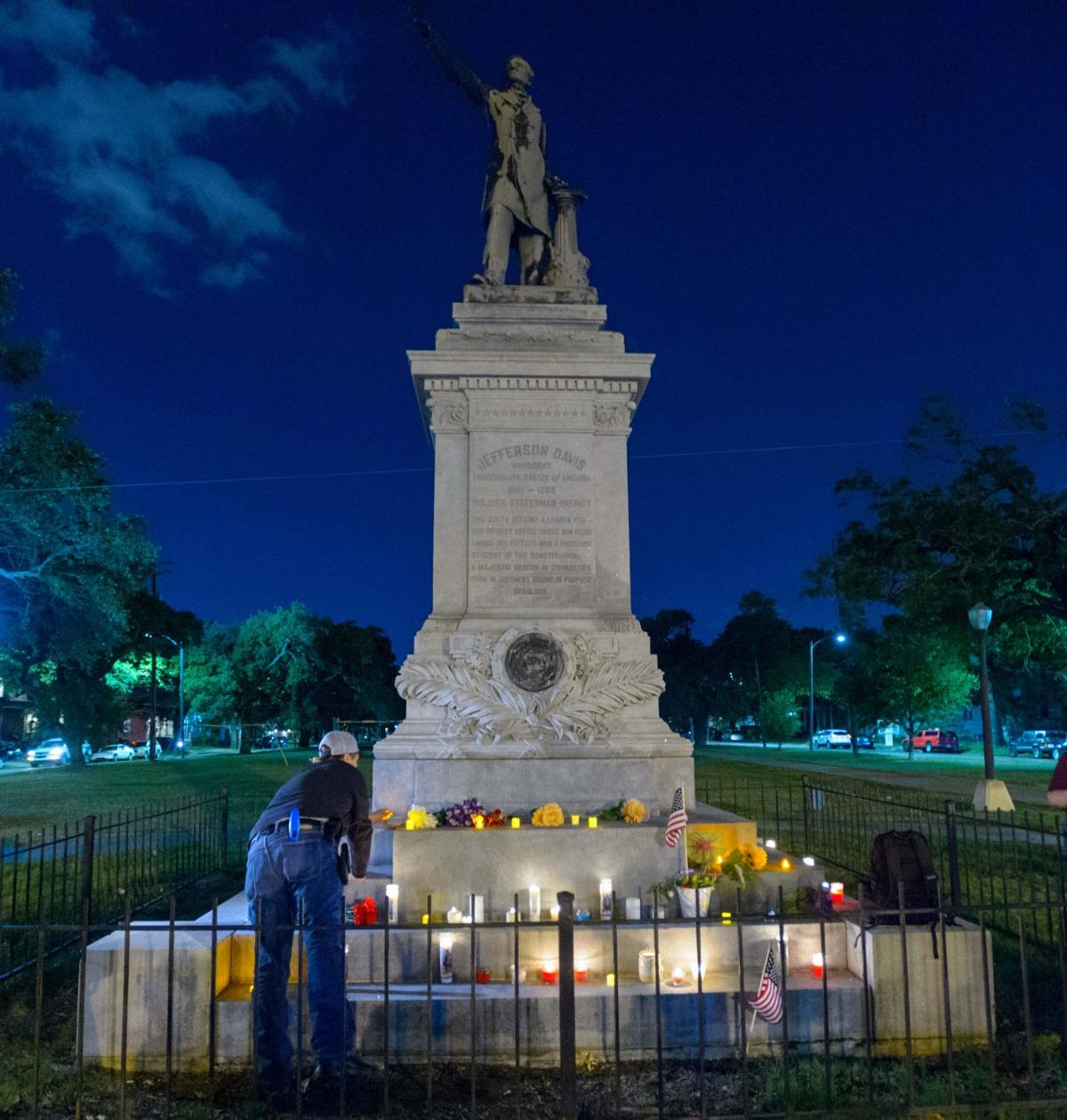 NO.monuments.042417.004.JPG