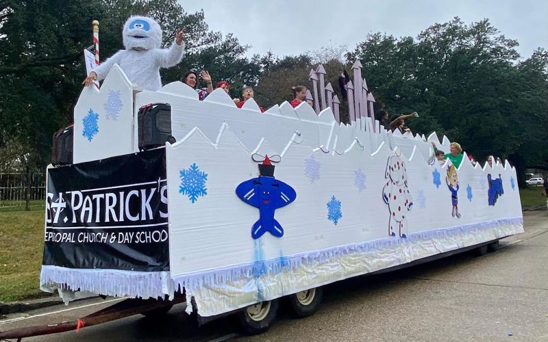 Zachary parade rolls through streets of city ushering in holiday season