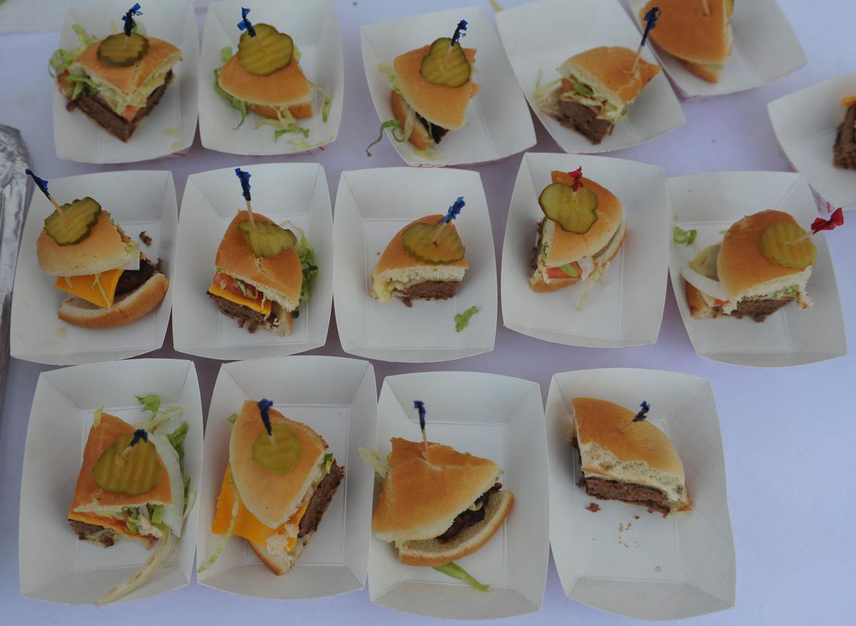 ACA.burgercookoff002.042117.jpg