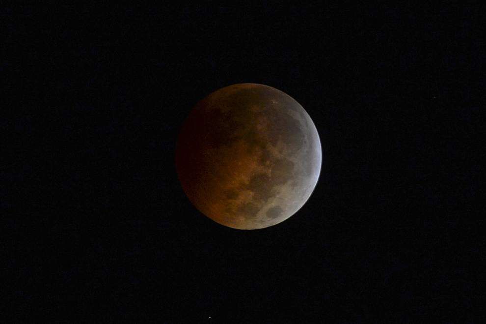 Images of lunar eclipse over south Louisiana _lowres