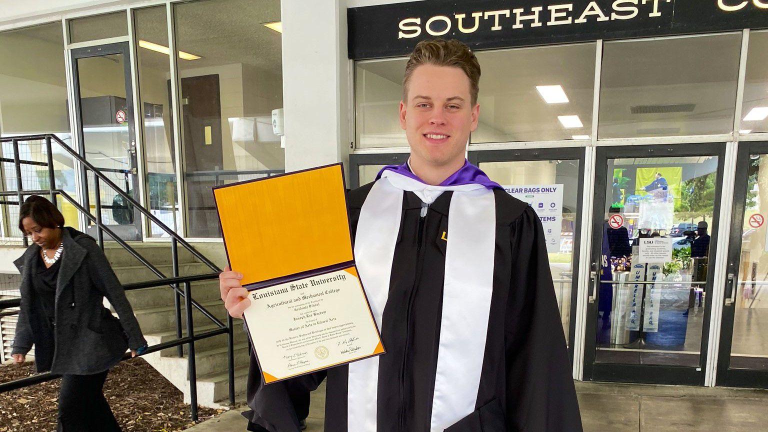 Joe Burrow surprises LSU professor with signed jersey, essay from her class