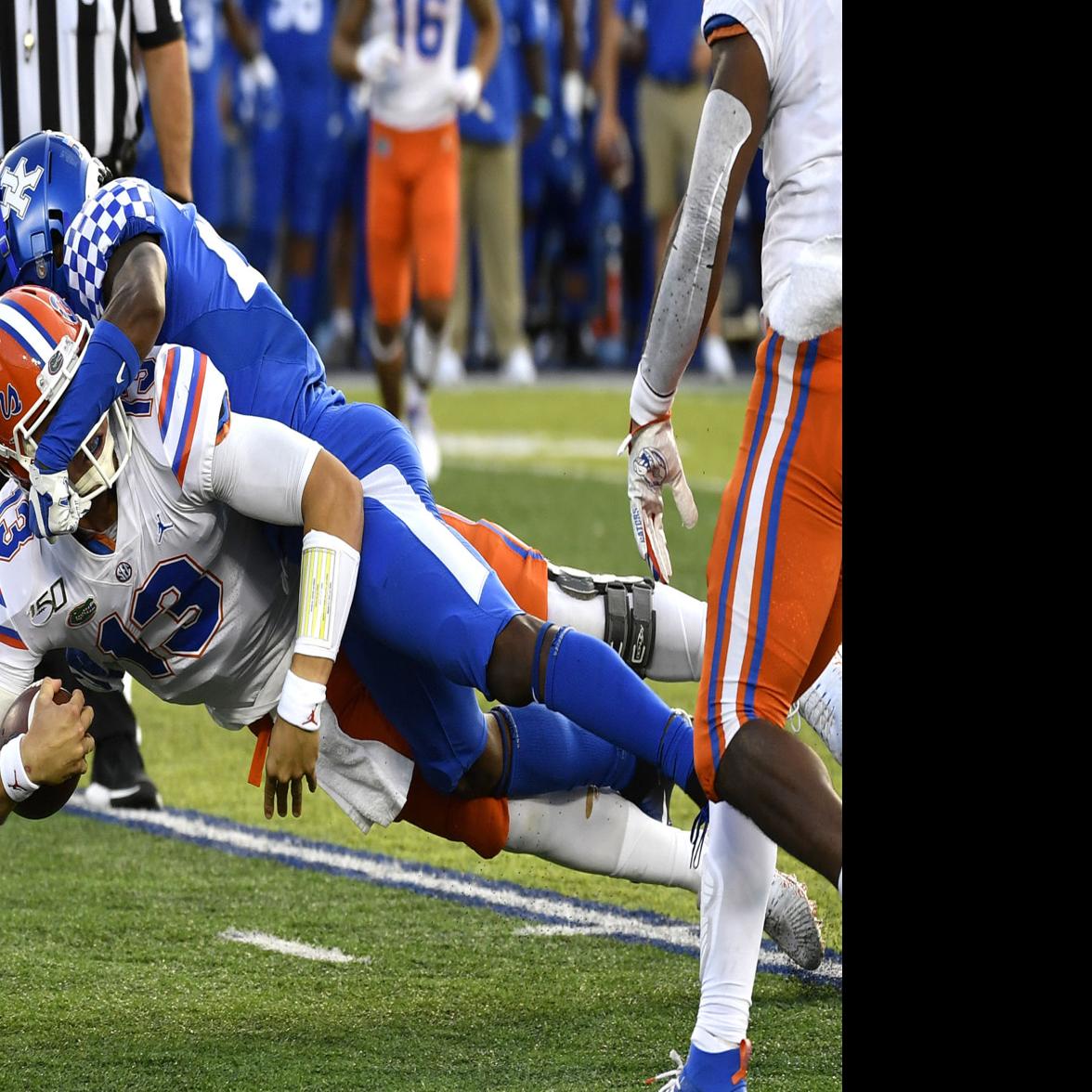 Florida Qb Feleipe Franks Suffers Brutal Injury Carted Off Field