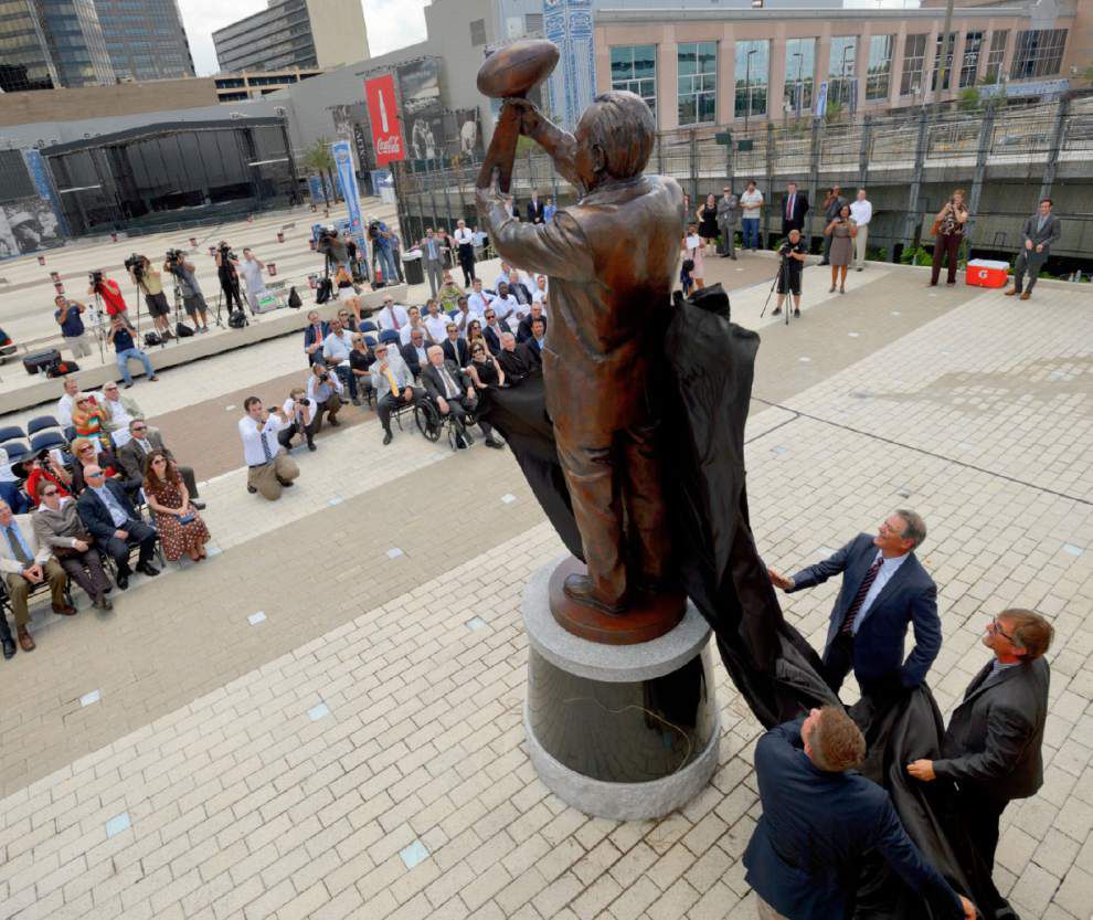 Saints unveil statue of Tom Benson at Superdome