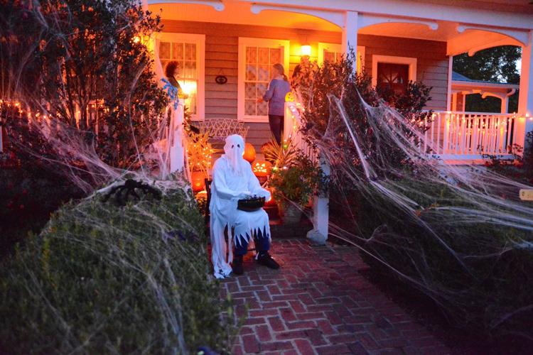 Residents decorate houses, don costumes for Halloween in St