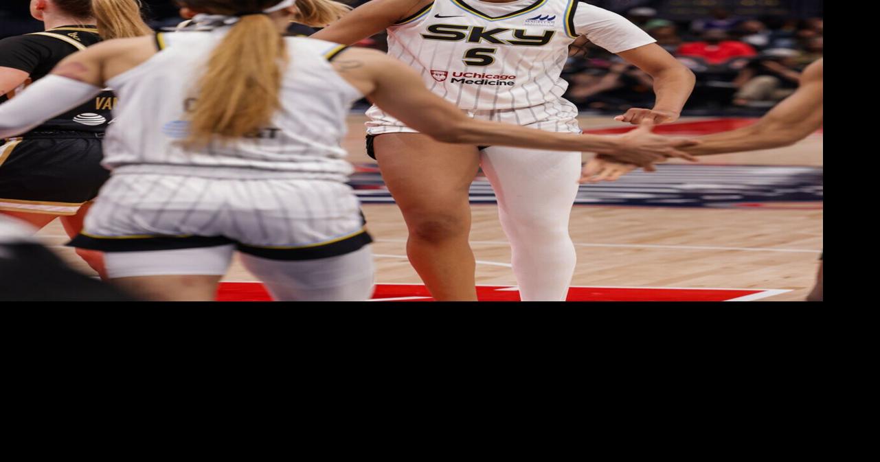 With Kim Mulkey sitting courtside, Angel Reese sparkles in her first game ...