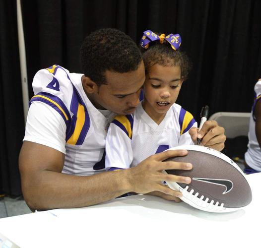 Photos Fans meet, greet LSU football staff, players News