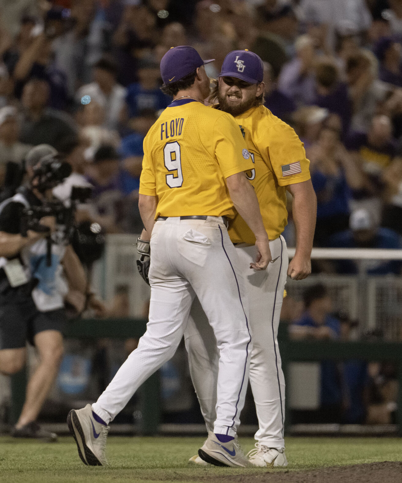 Photos: Belly Bomb in the 11th gives LSU 1-0 lead over Florida in