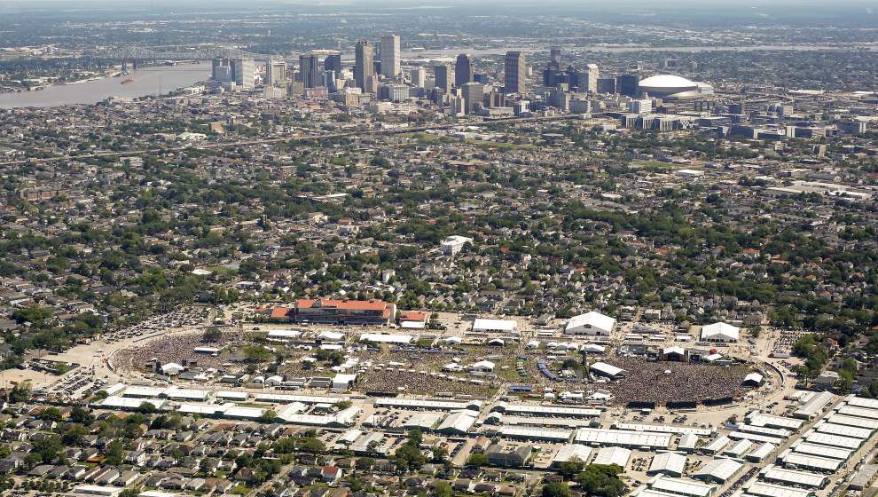 Photos Perfect weather brings skywriting, large crowds at Day 2 of