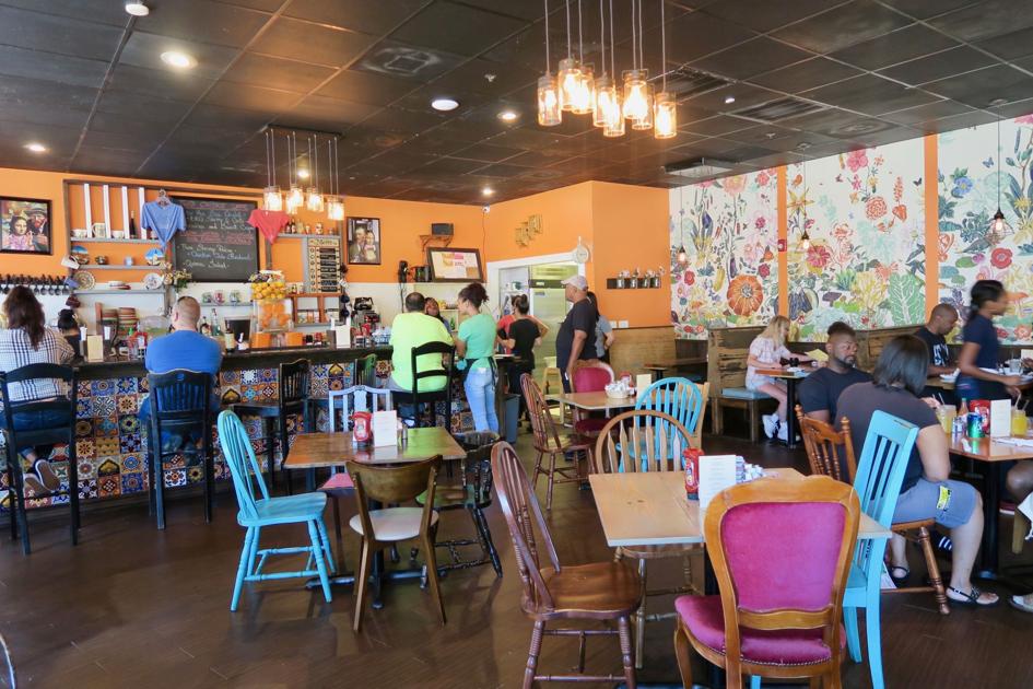Two Chicks Café, a breakfast hit by the convention center, expands in