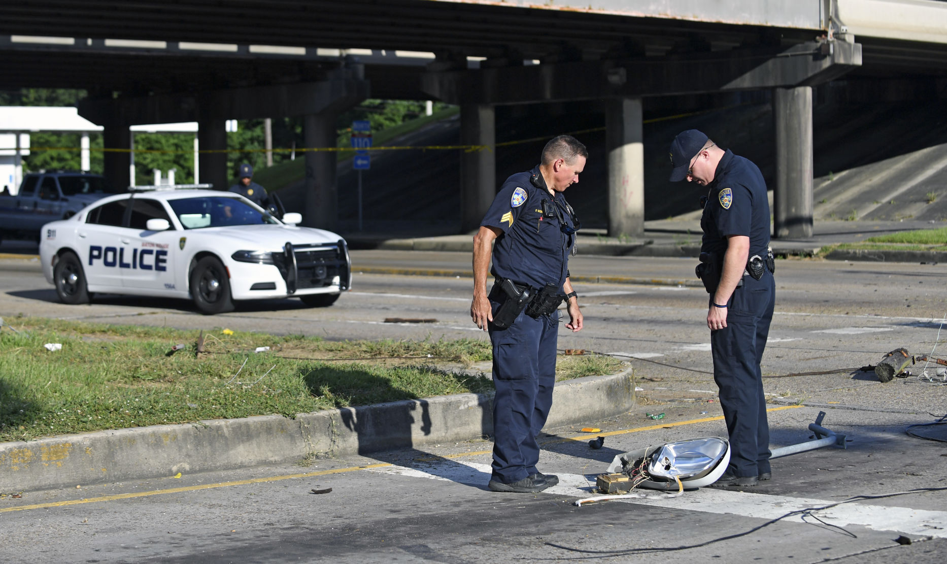 One dead after crash at I 110 and Chippewa Baton Rouge police say