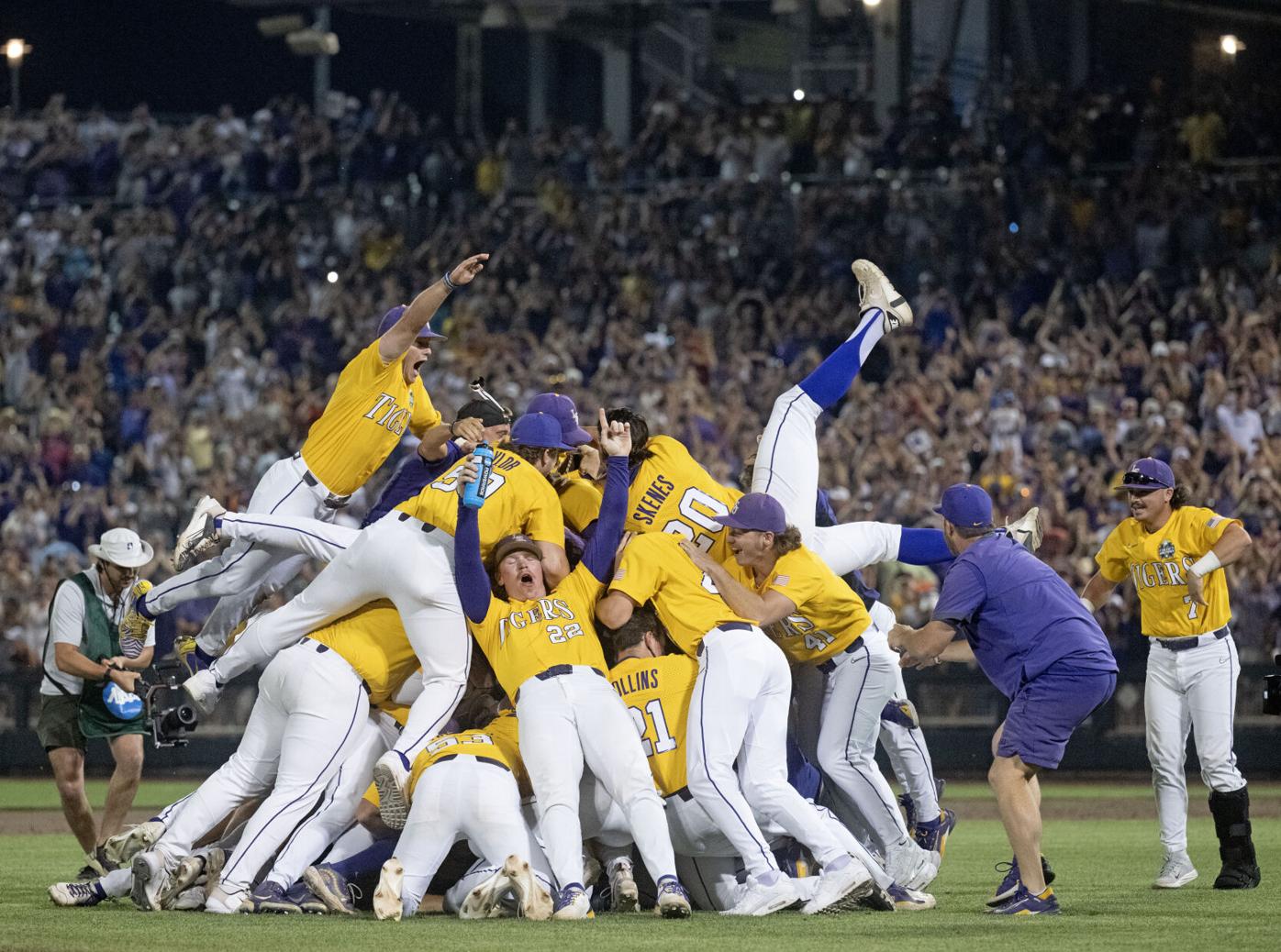 LSU wins 1st College World Series title since 2009, beating Florida 18-4  one day after 20-run loss