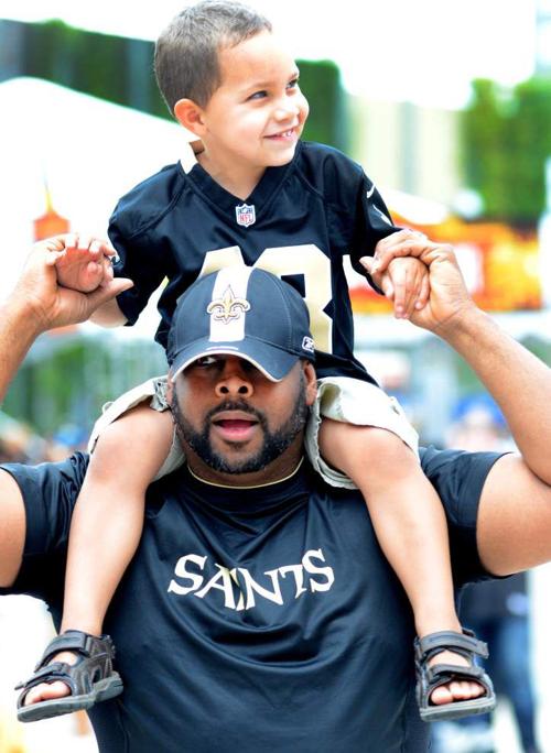Saints fans rally before game _lowres