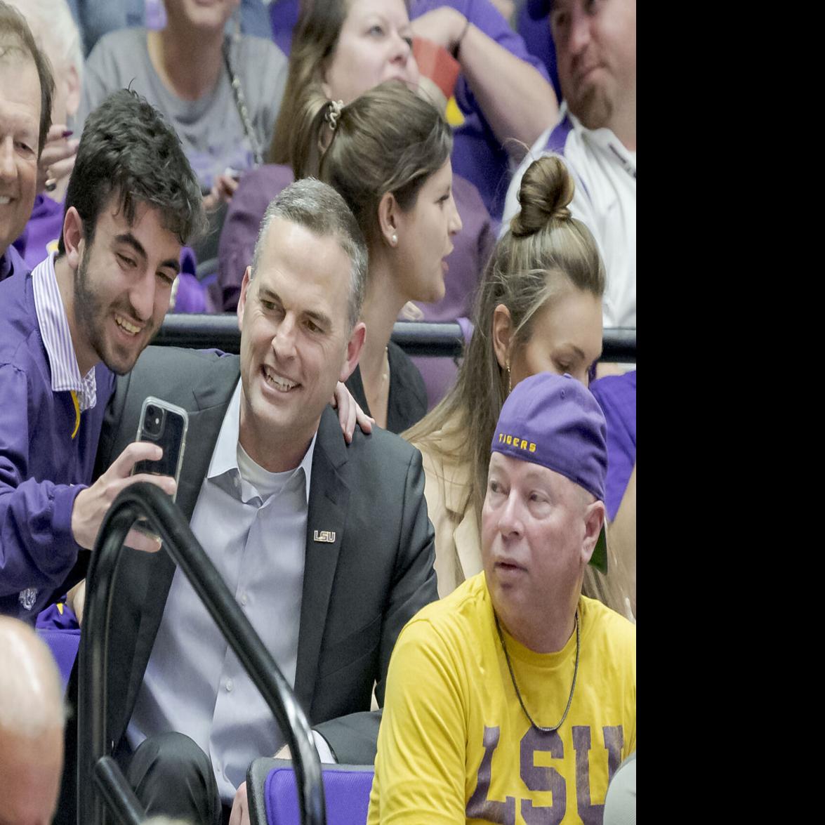 Arriba 122+ imagen lsu basketball coach salary Abzlocal.mx