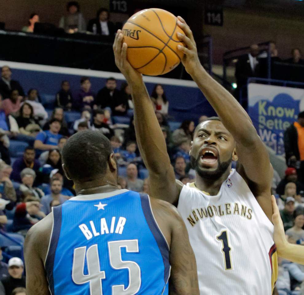 Video: Evans tweaks his ankle in Dallas loss _lowres