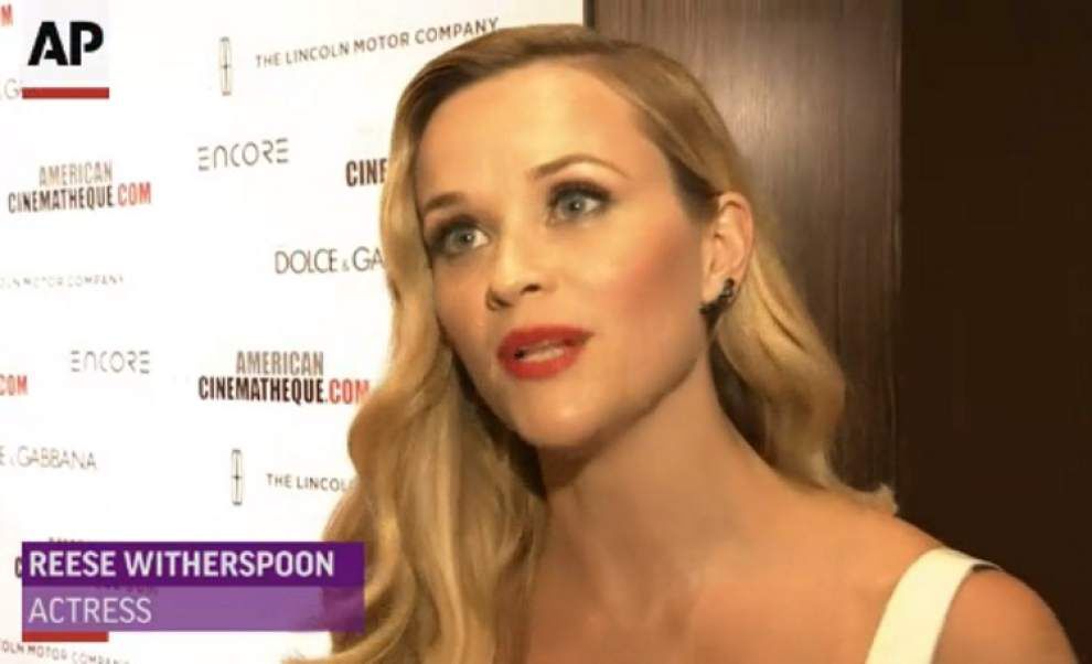 Witherspoon, Hathaway gather for McConaughey _lowres
