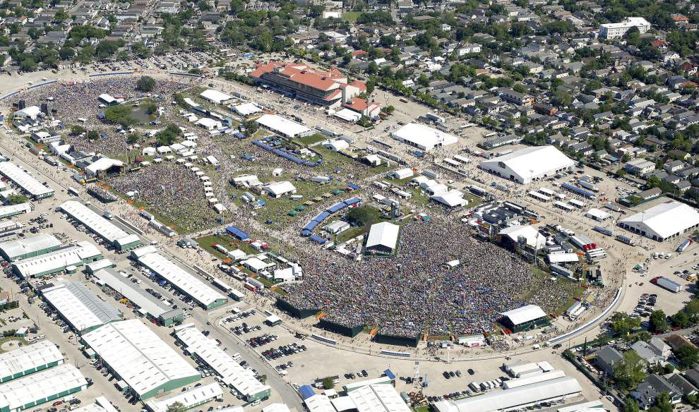 Photos Perfect weather brings skywriting, large crowds at Day 2 of
