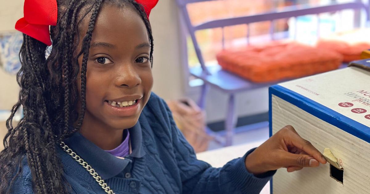 Jackson Elementary students study light by building special boxes