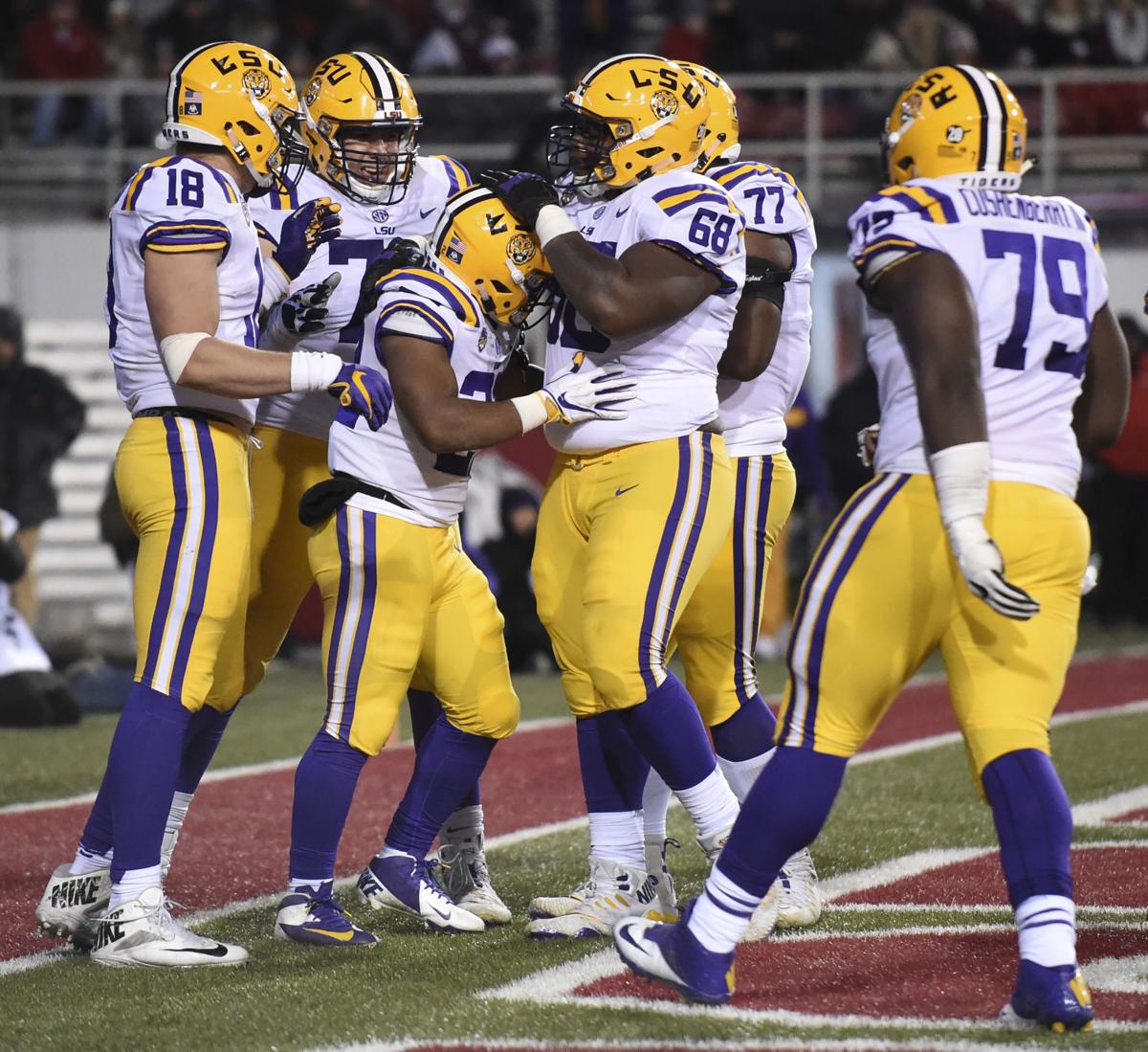 lsuarkansasfootball.111118_HS_1070