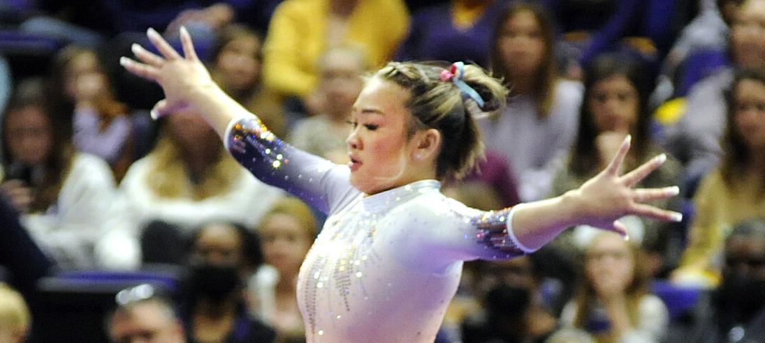 Suni Lee notches a perfect 10 for Auburn and wows the PMAC ...