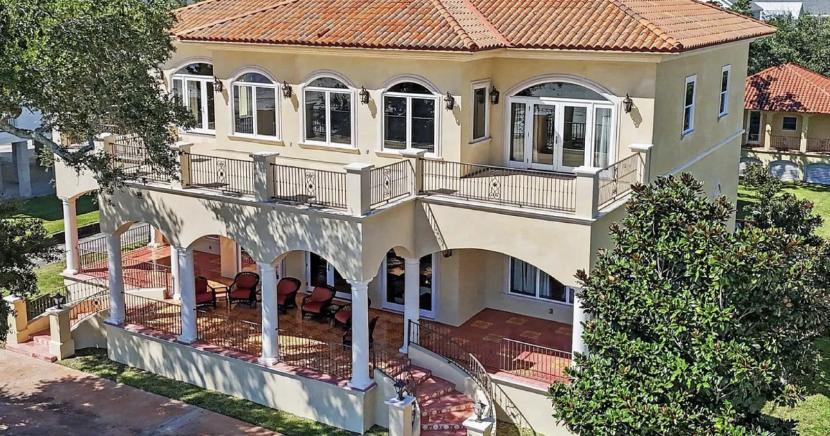 featured image for post Unique Waveland MS mansion hits market for $2.6 million