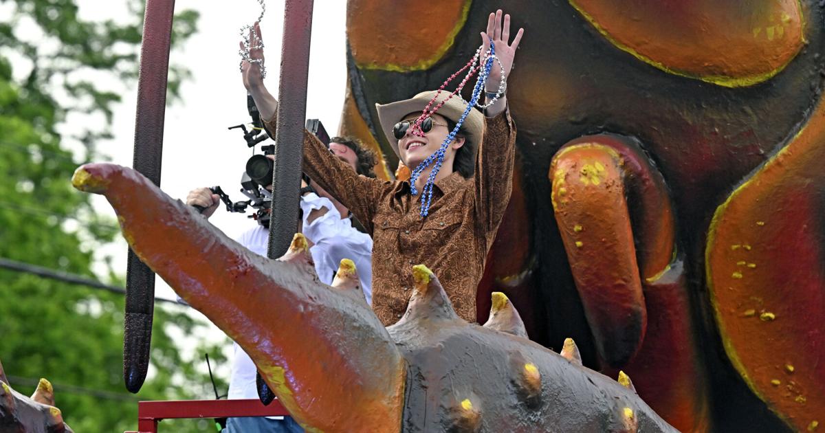 Photos: Addis celebrates John Foster with a parade before American Idol ...