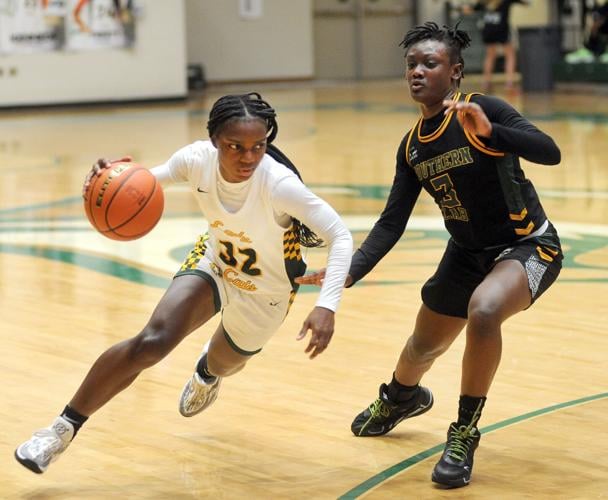 Walker controls second half in 6949 win over Southern Lab High