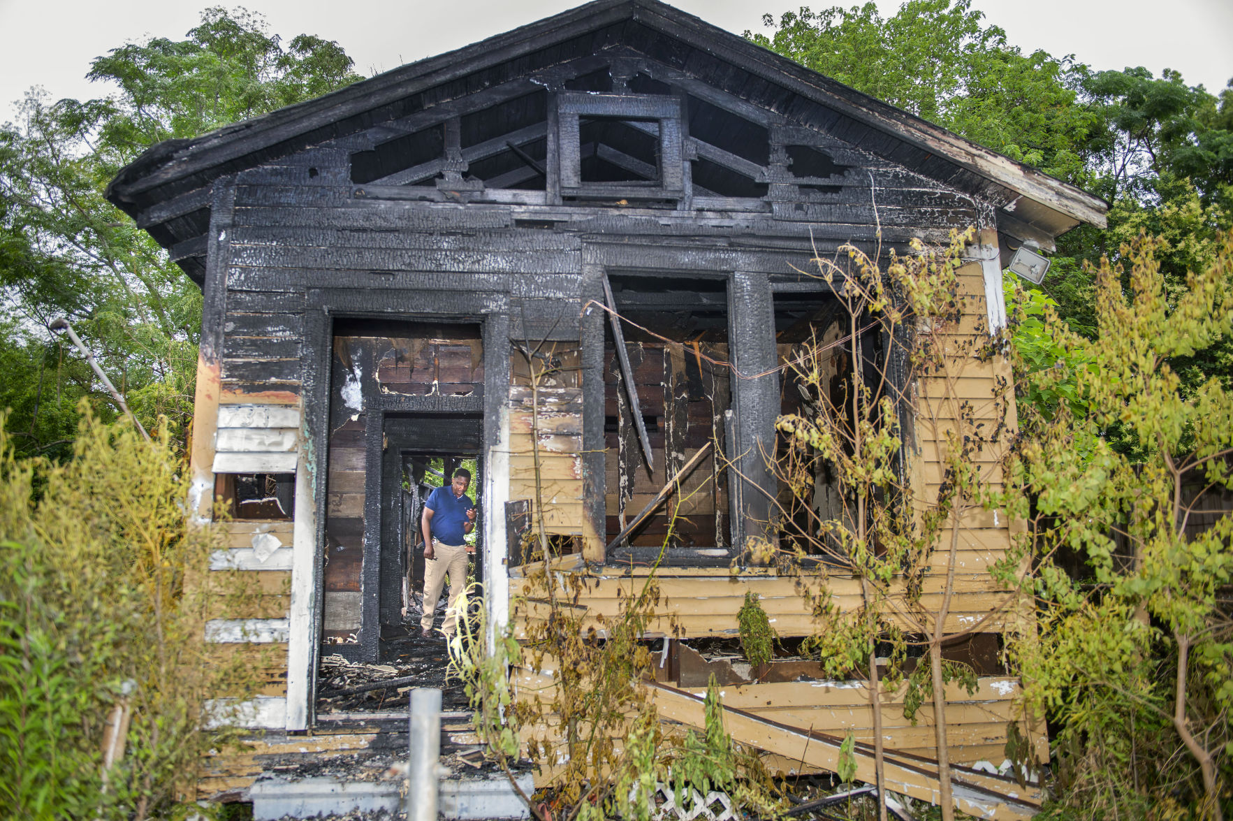 Watch: Firefighters Battle Massive Arson Blaze At Vacant House On ...