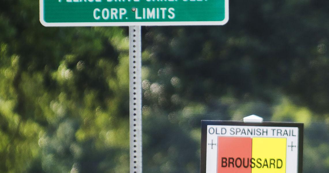 This Broussard shopping center sold for $2.9M This Broussard shopping center sold for $2.9M