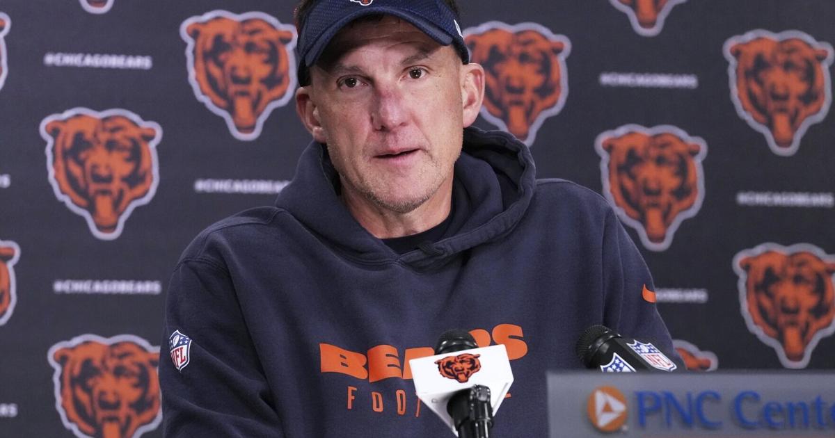 Der aufgebrachte Dennis Allen hält eine emotionale Rede, nachdem die Bears ...