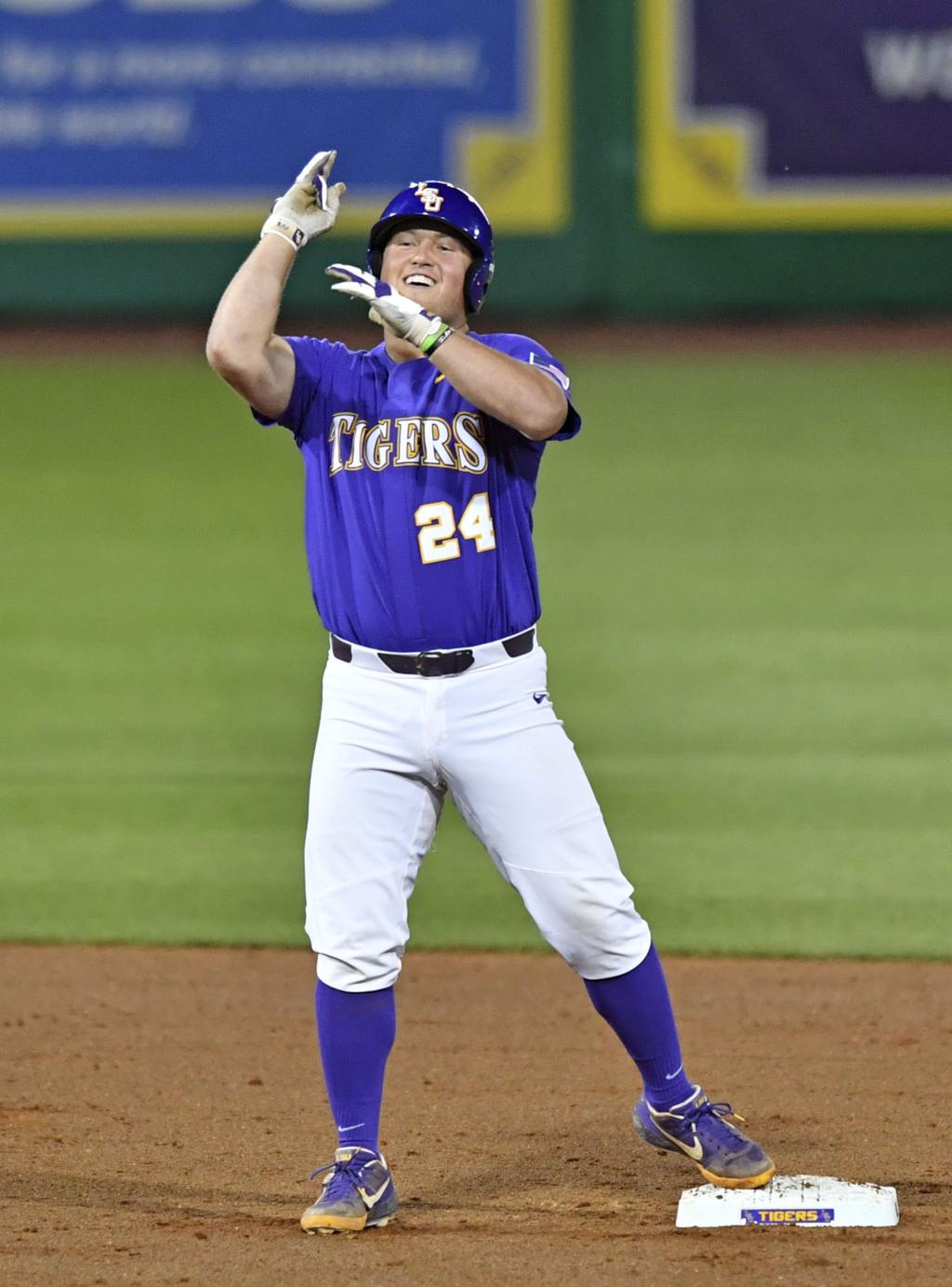 Florida first baseman Kendrick Calilao (6) leads off base during