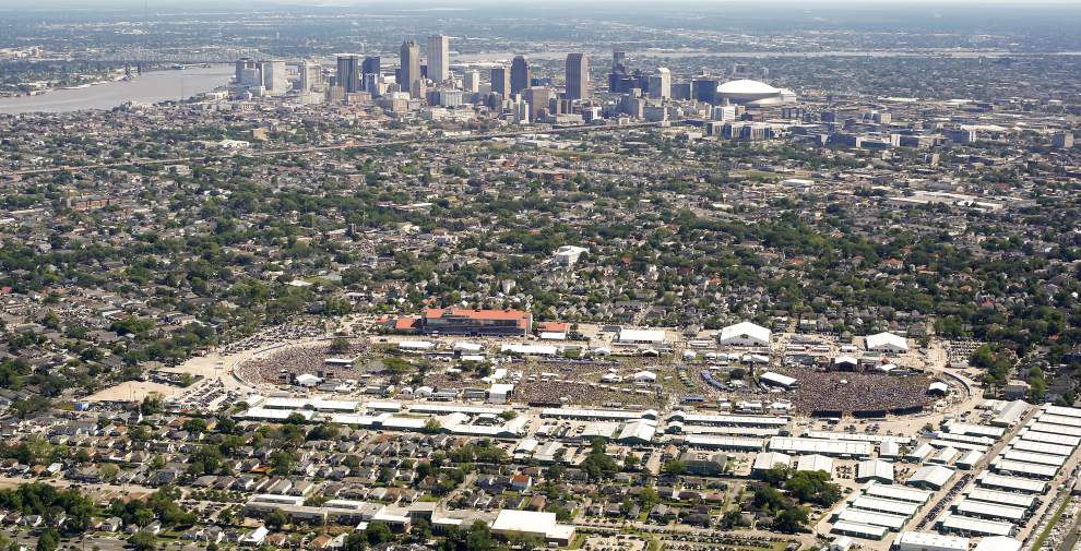 Photos Perfect weather brings skywriting, large crowds at Day 2 of