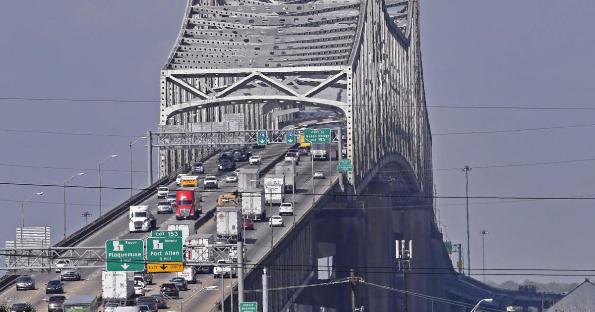 How much would a new bridge help I-10 traffic? Enough to be worth it, state officials say.