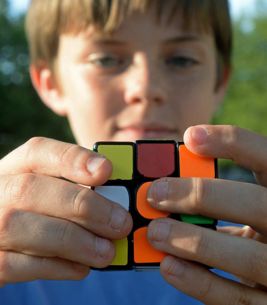 rubiks cube timer that hides time while solving