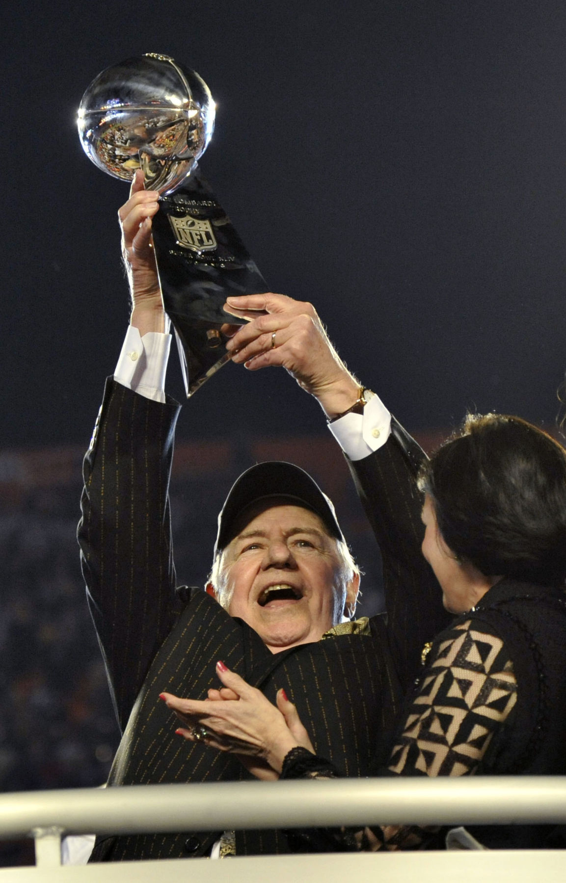 Saints unveil statue of Tom Benson at Superdome