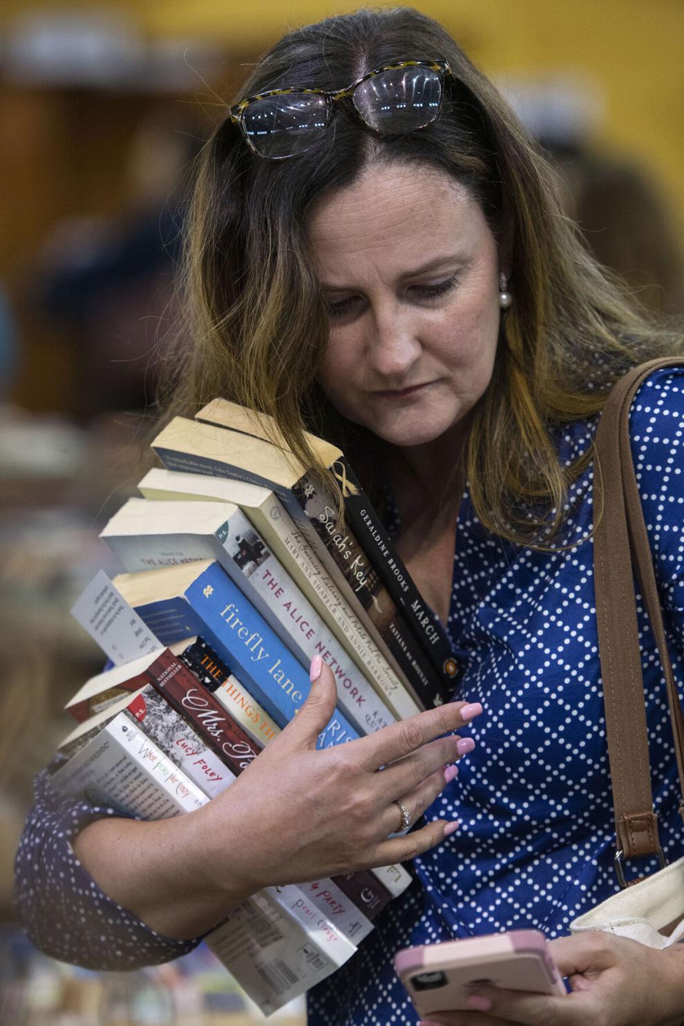 Friends of LSU Libraries Annual Book Bazaar kicks off Photos