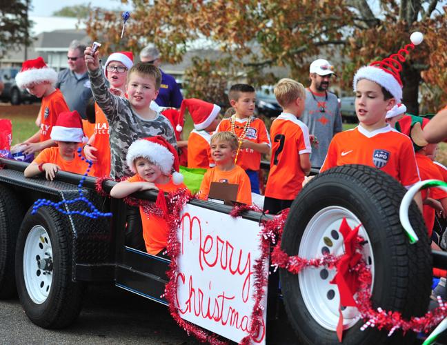 Santa arrives in Walker, rides in parade Livingston/Tangipahoa