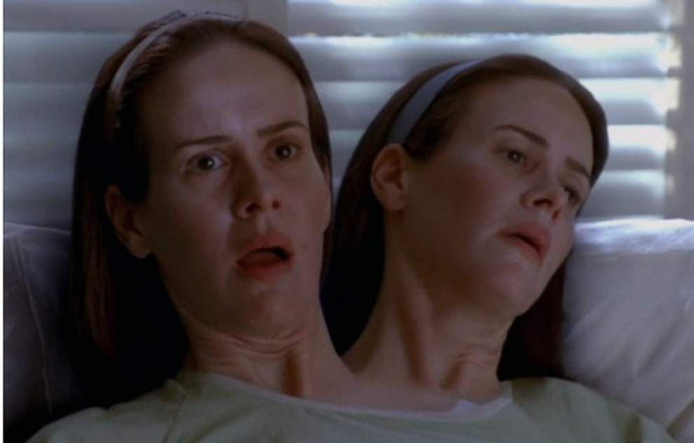 Two-headed Sarah Paulson is getting freaky _lowres