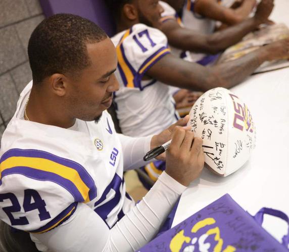 Photos Fans meet, greet LSU football staff, players News