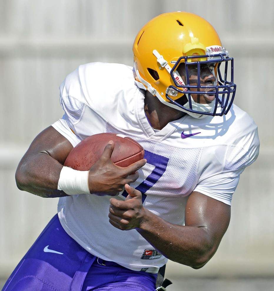 CAMP REPORT: Fournette has ‘long’ run, but how long? Details hazy _lowres