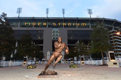 Check Out First Photo Of Lsu Hall Of Famer Billy Cannon S Statue