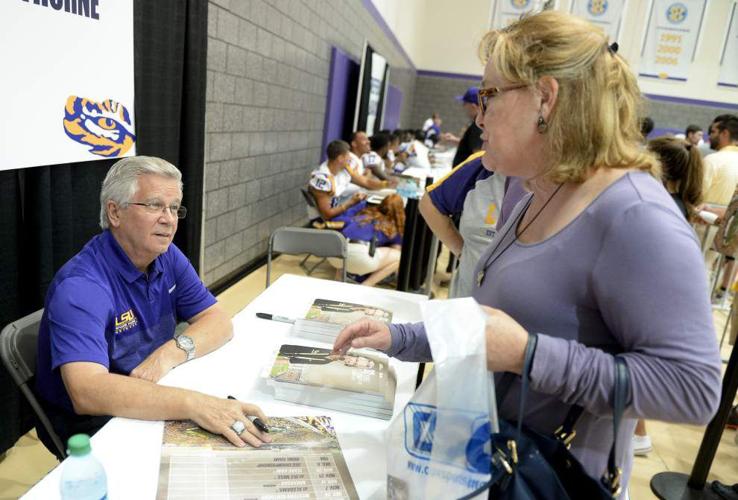 Photos Fans meet, greet LSU football staff, players News