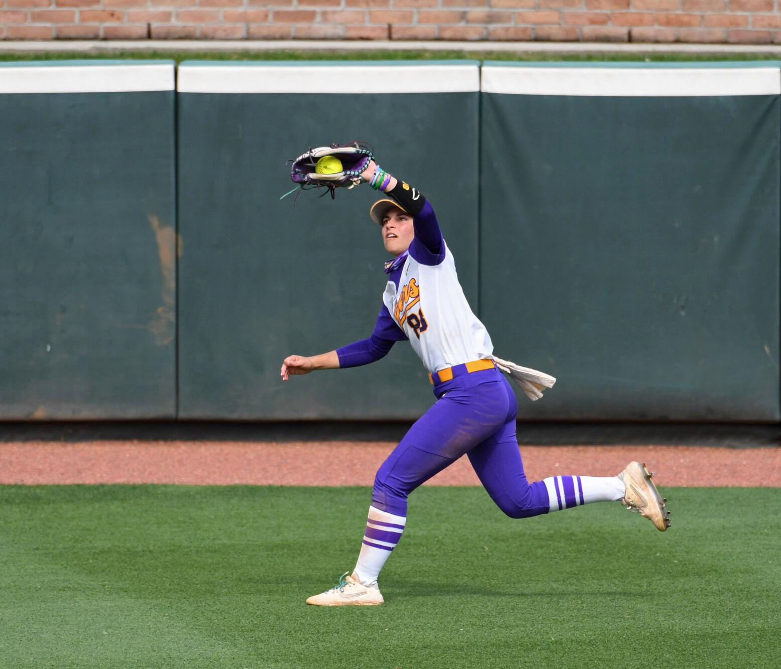 Photos LSU Softball Takes First Game Of Monday Double Header Against photos-lsu-softball-takes-first-game-of-monday-double-header-against