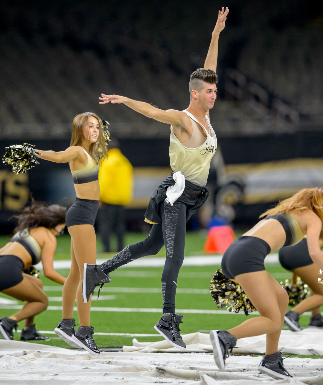 Moms jitters give way to pride as Jesse Hernandez debuts as first male  Saintsation | News | theadvocate.com