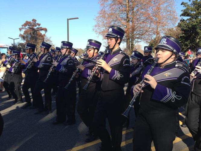 Dutchtown High School gets into the holiday spirit Ascension